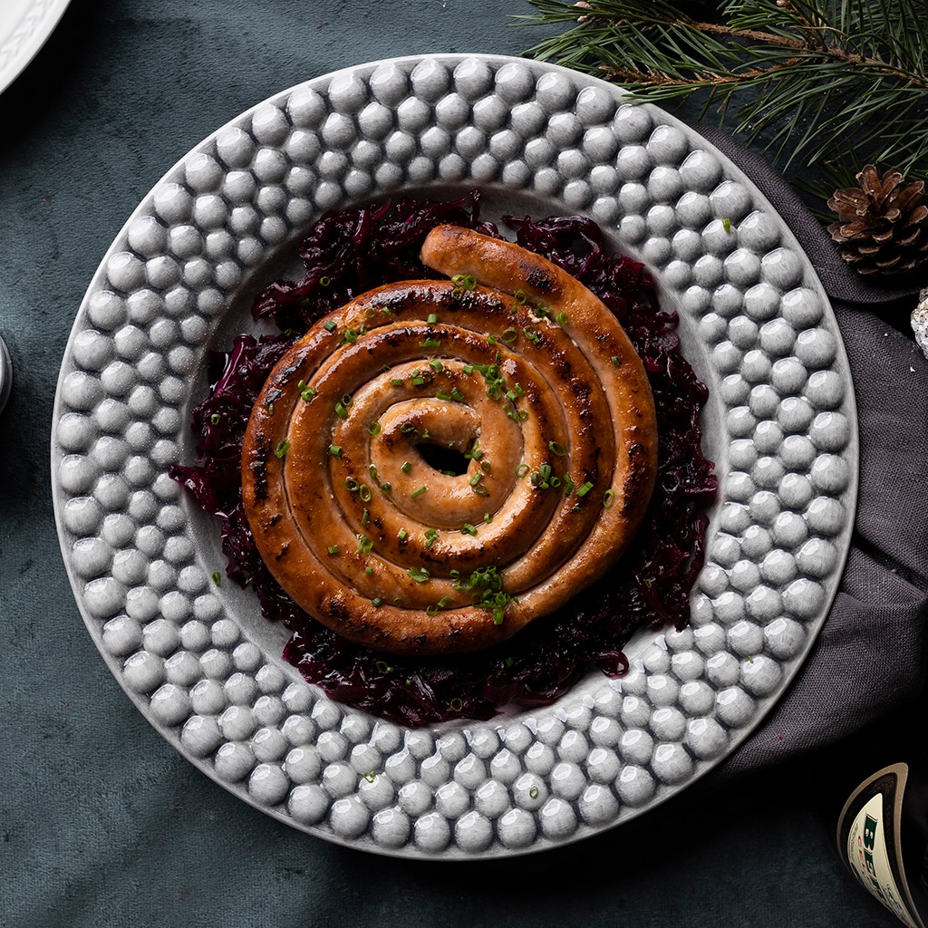 Korvsnurra med syrad rödkål och grov senap Korvsnurra med syrad rödkål och grov senap